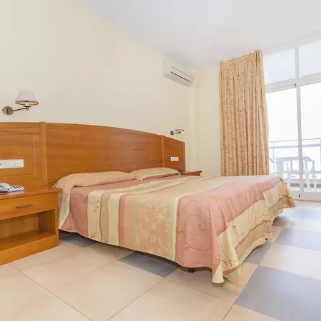 Tres Anclas Hotel 3*