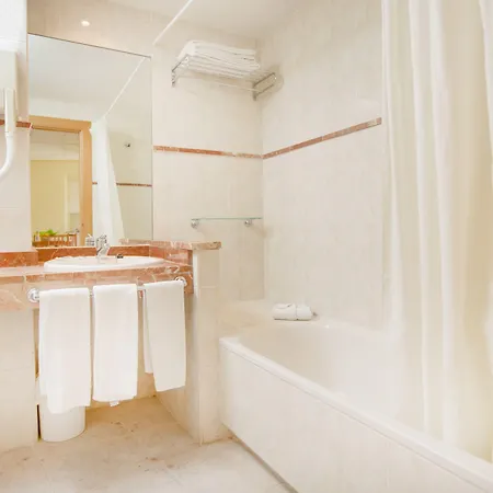 Tres Anclas Hotel 3*