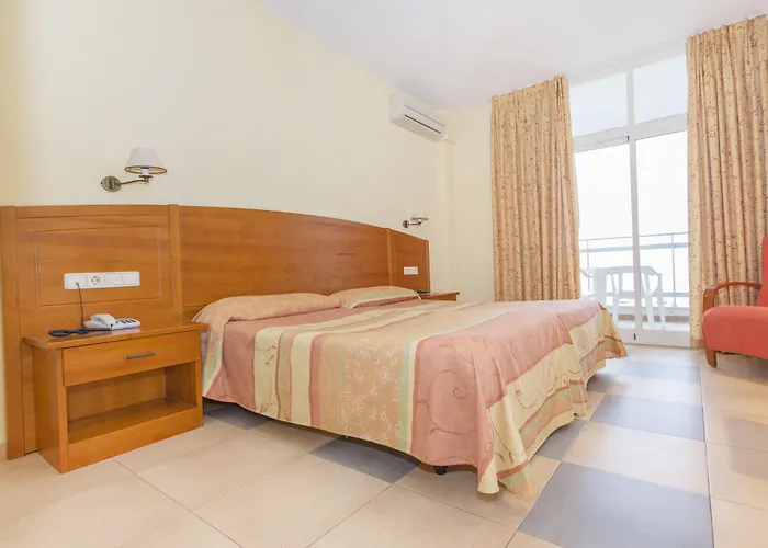 Tres Anclas Hotel 3*