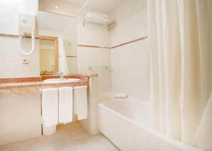 Tres Anclas Hotel 3*